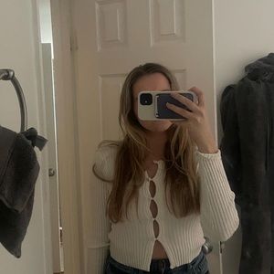 White shirt sweater from Urban Outfitters. Winter wardrobe essential! #urban